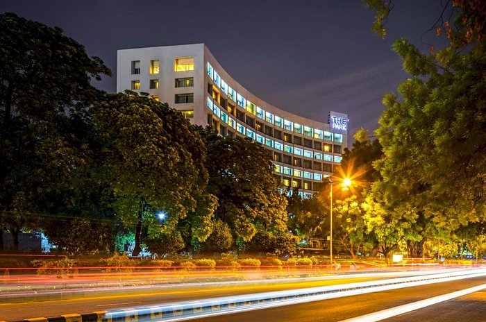 Escorts Service hotel park cp